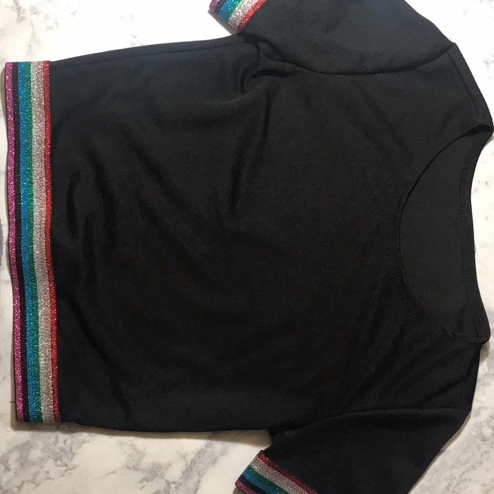 Cropped multi color shirt